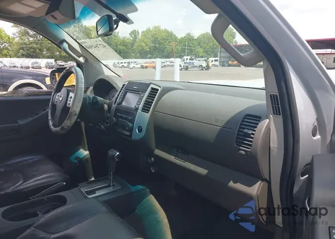 2015 Nissan Xterra Pro-4X z USA, uszkodzony, nr VIN 5N1AN0NW8FN658403